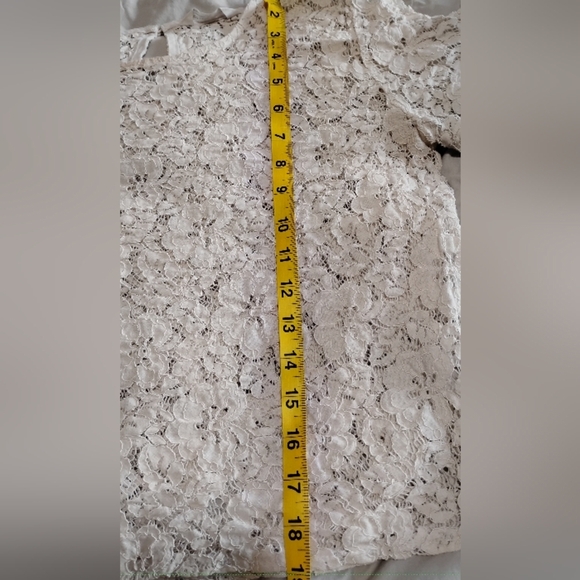 Cream Floral Lace Short Sleeve Blouse Back Keyhole Closure | Size 4 - Picture 7 of 8